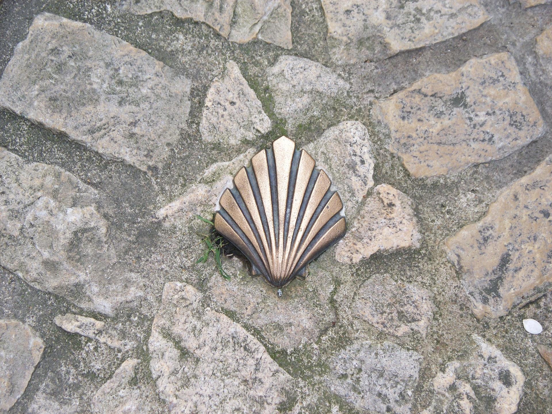 Balise que l'on retrouve sur le chemin de Vézelay  MarieEve Lessard